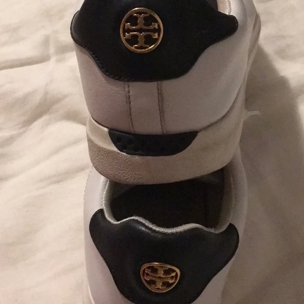 TORY BURCH HOWELL COURTSIDE LOW TOP SNEAKER​​​​‎
